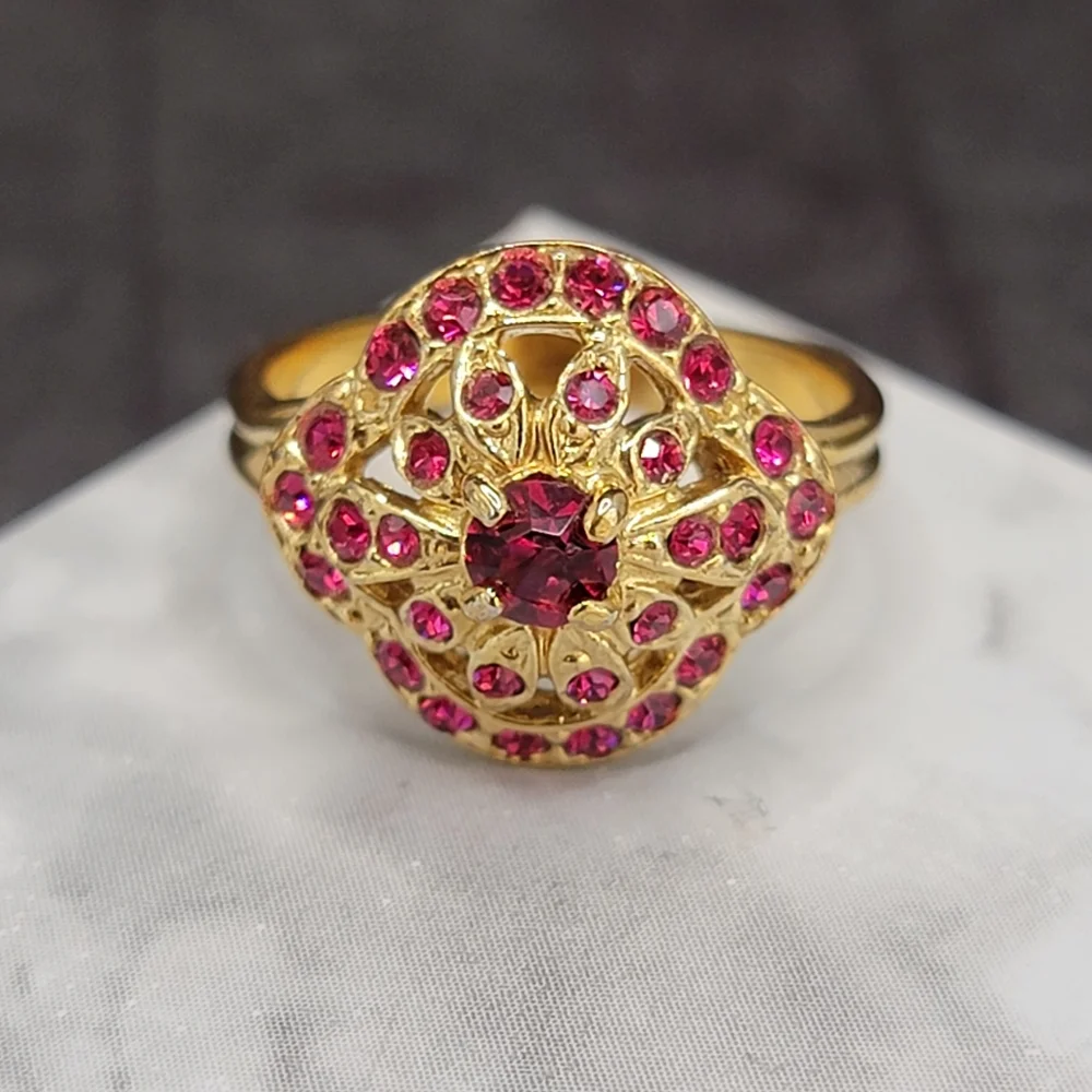 Beautiful Vintage Ring Simulated Ruby Cluster Gold Tone Size 6.5